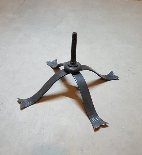 Saloon Wagenrad Tisch