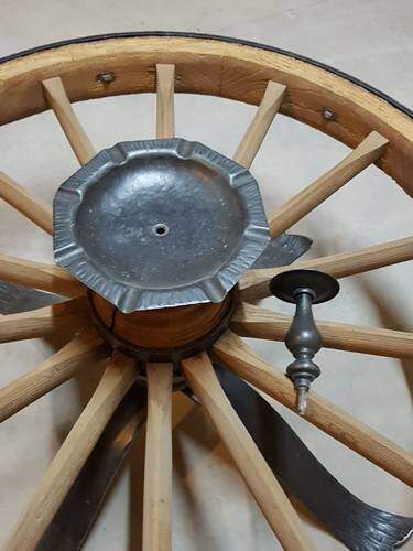 Saloon Wagenrad Tisch