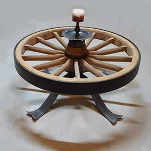 IMG-20181118-WA0018-v1 Saloon Wagenrad Tisch