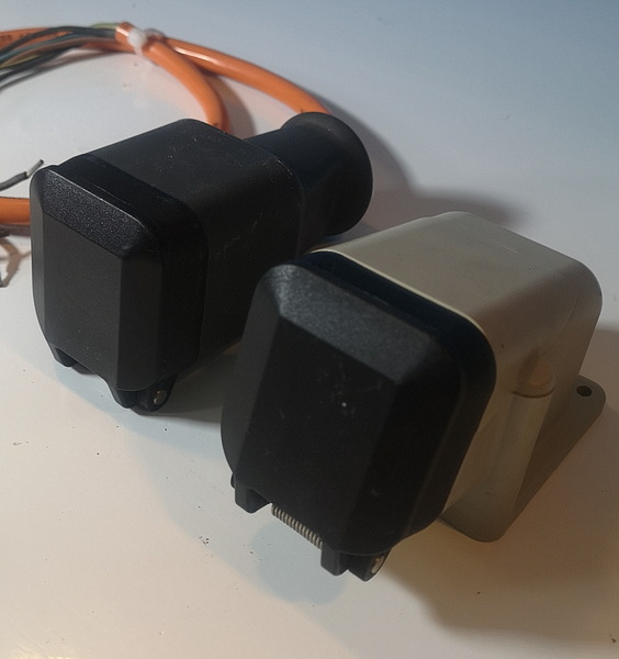 IMG_20250525_180924-v1 Industriestecker und Dose 500v